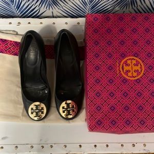 Tory Burch Black Leather Pumps